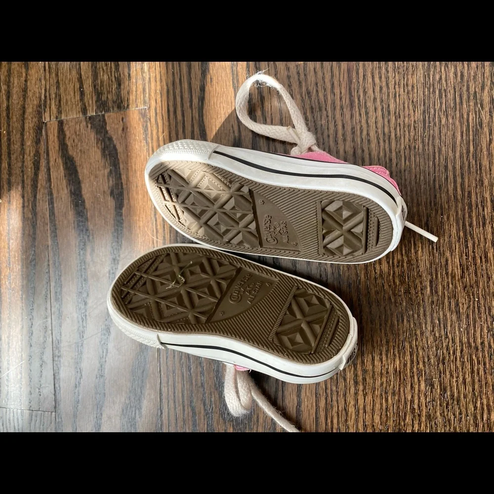 Pink Converse chuck Taylor size 4